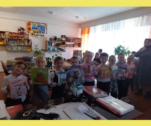Закінчився місячник по збору макулатури та подаруй бібліотеці книгу.