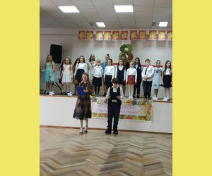 Вітання найкращим жінкам школи на 8 березня від учнів