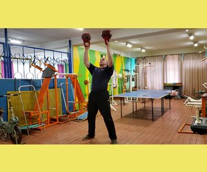 Фізична культура 222. Гирьові забави, Богатирський жим гантелей по 36кг.